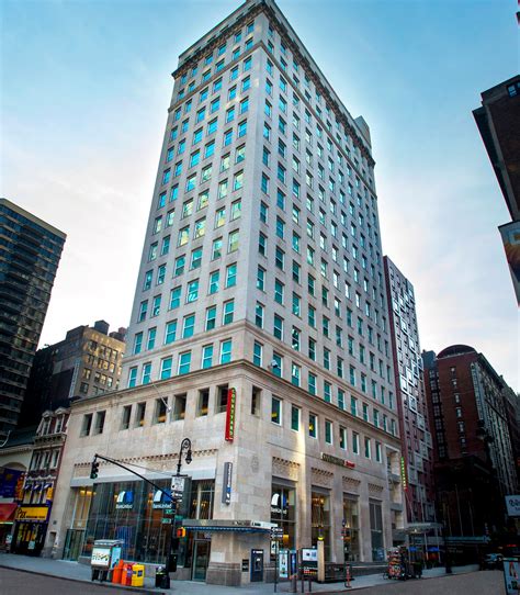 Mid-scale Downtown property. . Courtyard by marriott new york